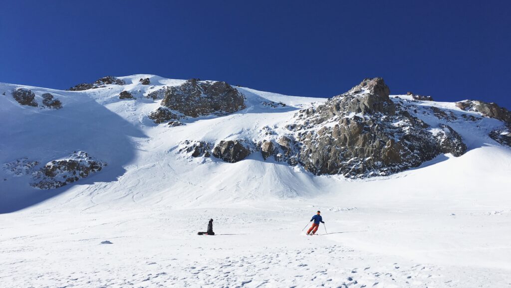 Steep runs and cliffs in the sun
